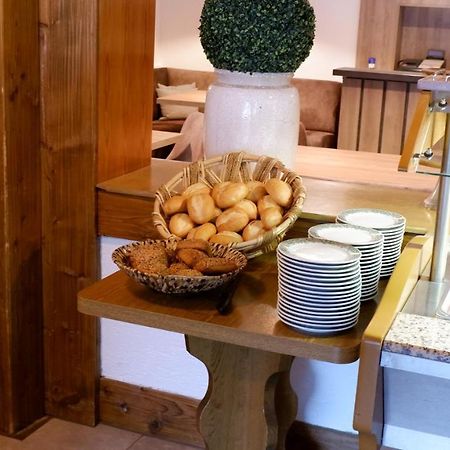 Hotel-Pension Zum Paradies Вилинген Екстериор снимка