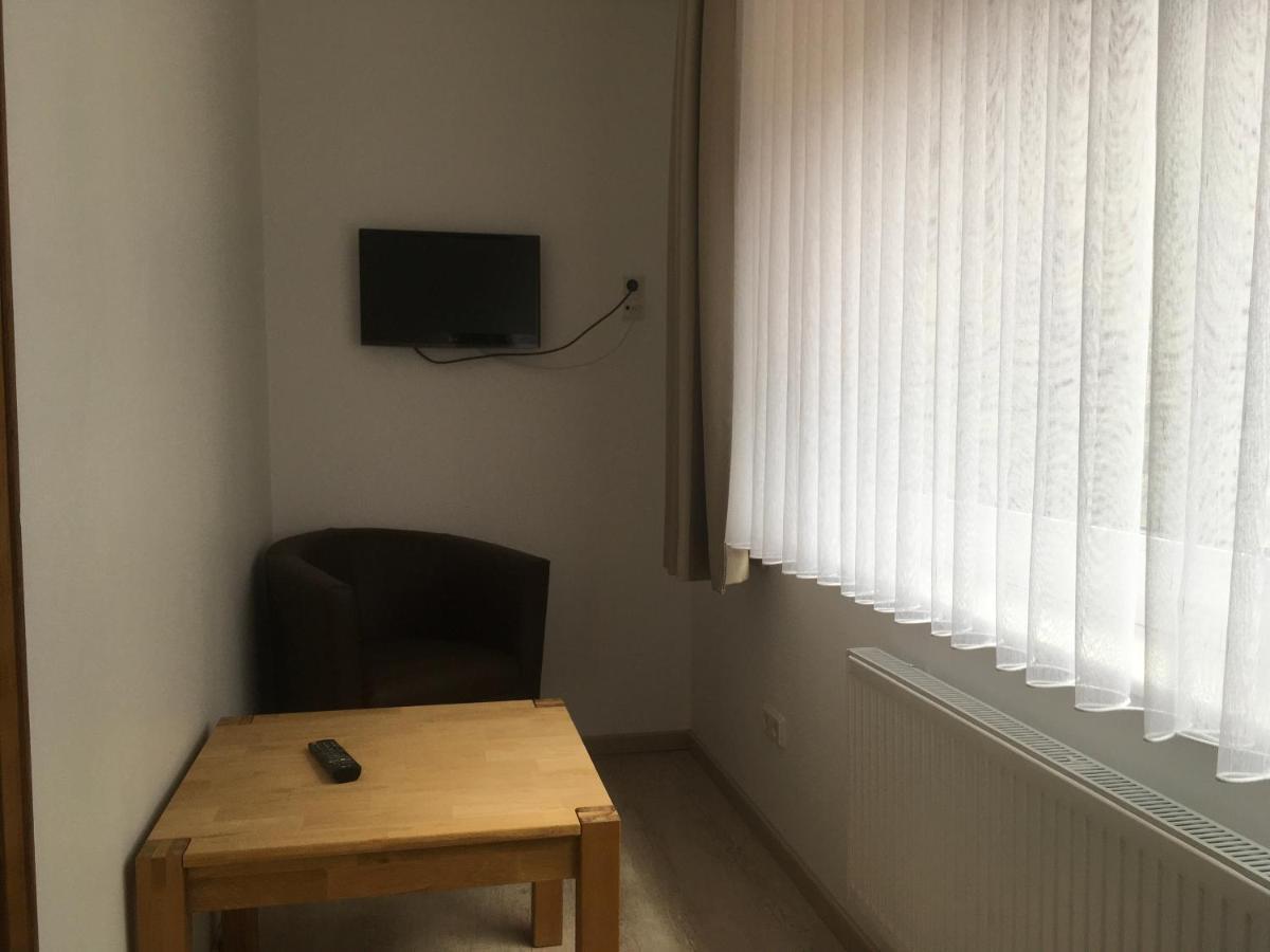 Hotel-Pension Zum Paradies Вилинген Екстериор снимка