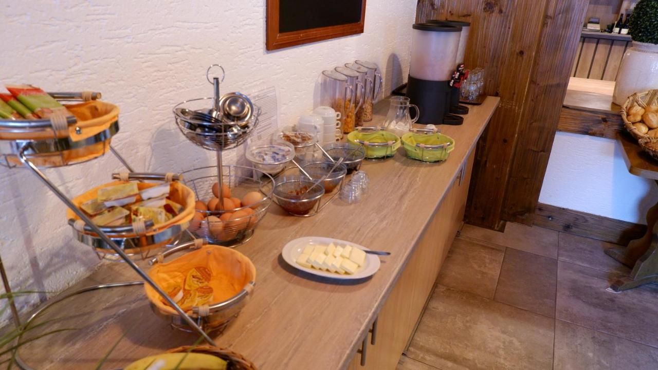Hotel-Pension Zum Paradies Вилинген Екстериор снимка