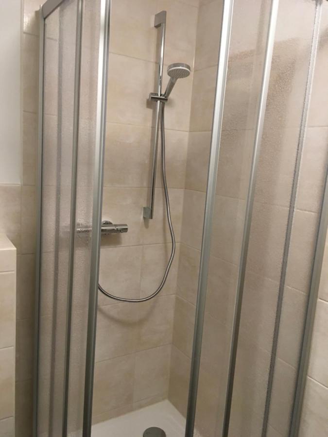 Hotel-Pension Zum Paradies Вилинген Екстериор снимка