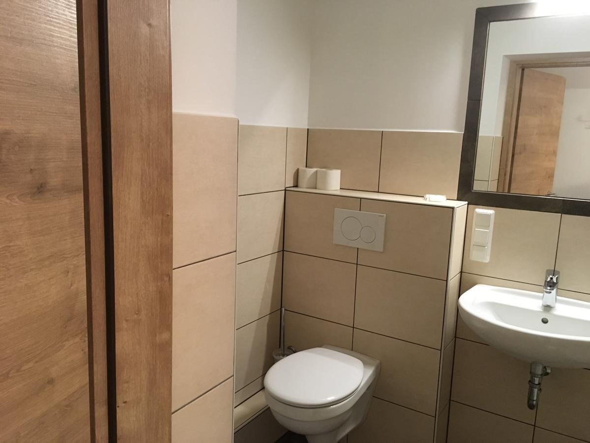 Hotel-Pension Zum Paradies Вилинген Екстериор снимка
