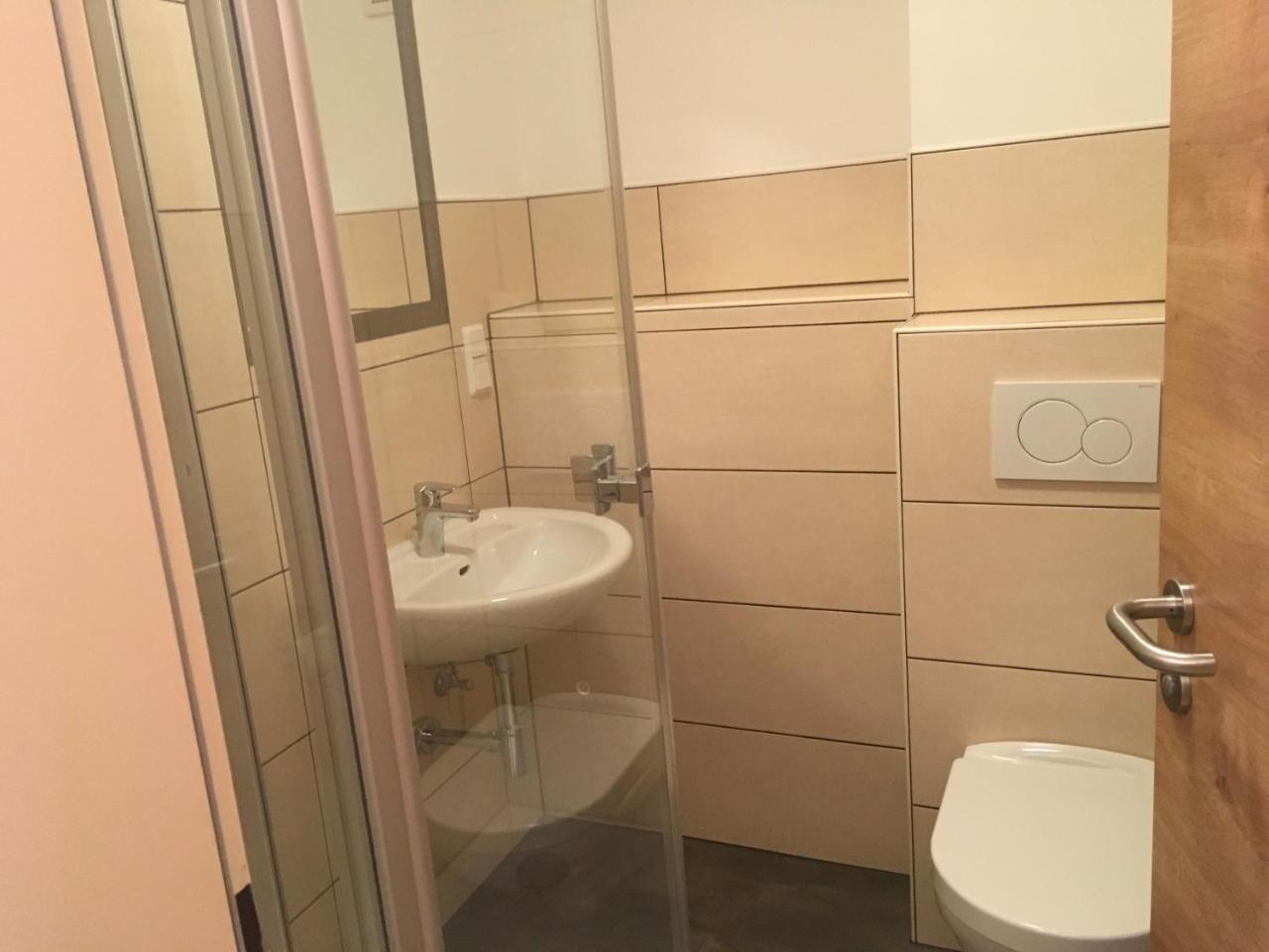 Hotel-Pension Zum Paradies Вилинген Екстериор снимка